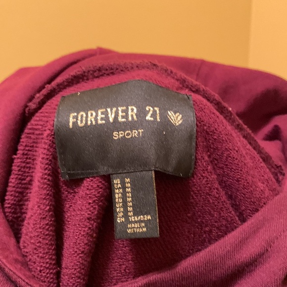Forever 21 Sport sweatshirt with hoodie and 3/4 sleeves - never worn 🔴 - Picture 7 of 9